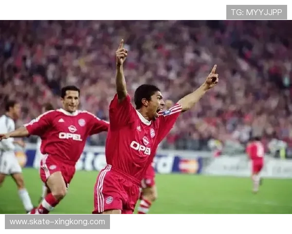 足球球星年华老去后的变化与挑战：从巅峰到暮年如何面对职业转型